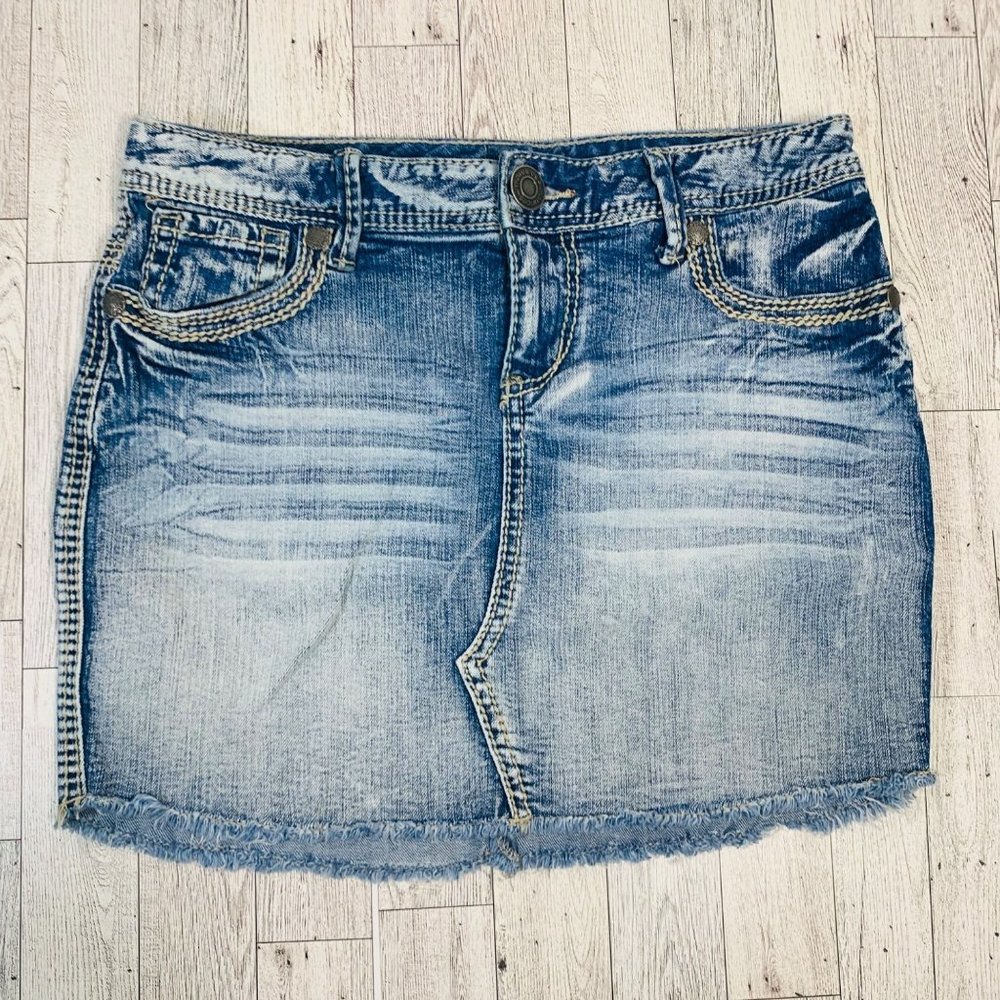 Maurices Acid Wash Denim Mini Skirt Size 2 Retro Style Jean Embroidered Whisker